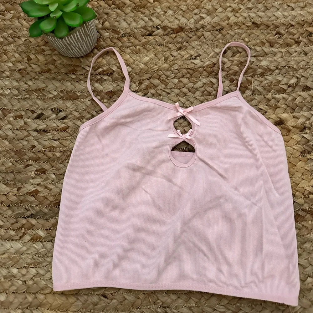 SEAMLESS BOW TANK TOP - Picture 3 of 7